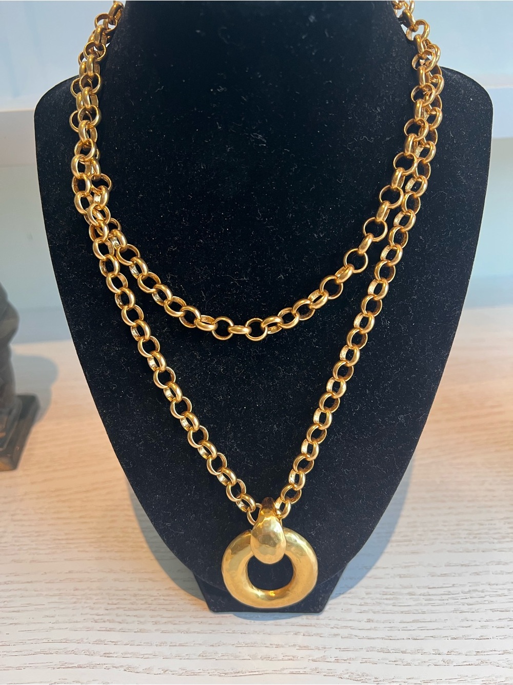 Julie Vos Palermo Gold Chunky Chain Necklace with Circular Pendant - Picture 4 of 10